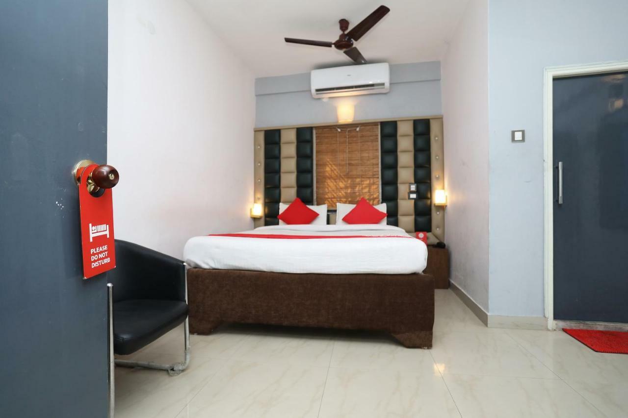 Oyo 22591 Srj Hotel 3*